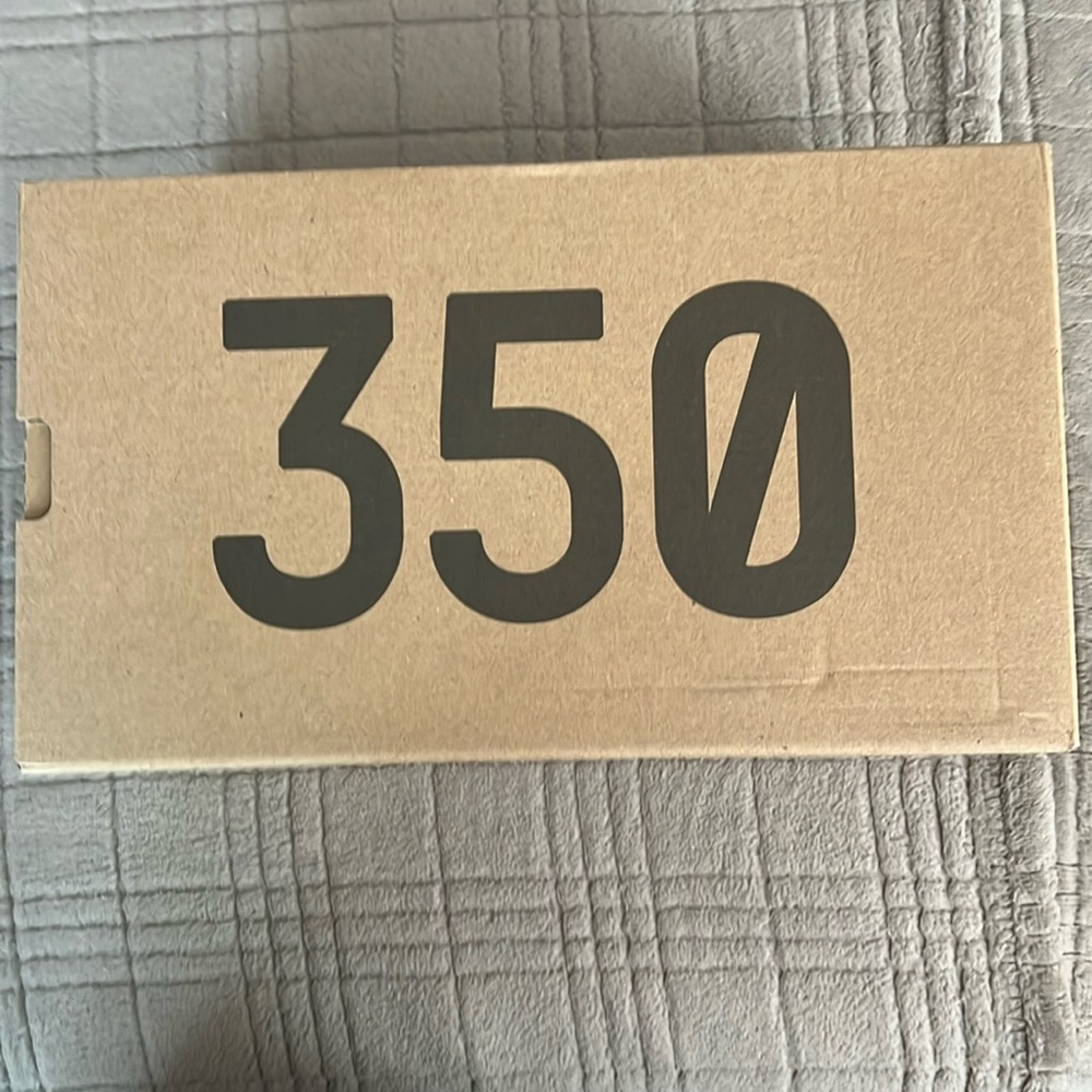 YZY 350V2 CMPCT NEW WITH ORIGINAL BOX, BLACK, SIZE 6, Super comfort.